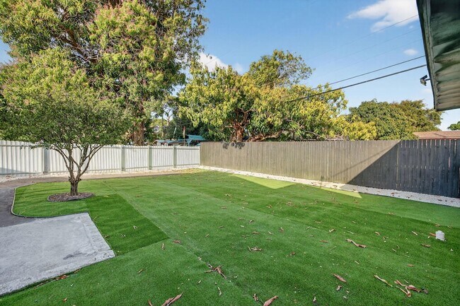 Building Photo - 108 SW 24th Ave