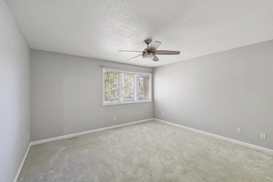 Building Photo - 811 Burr Oaks Dr