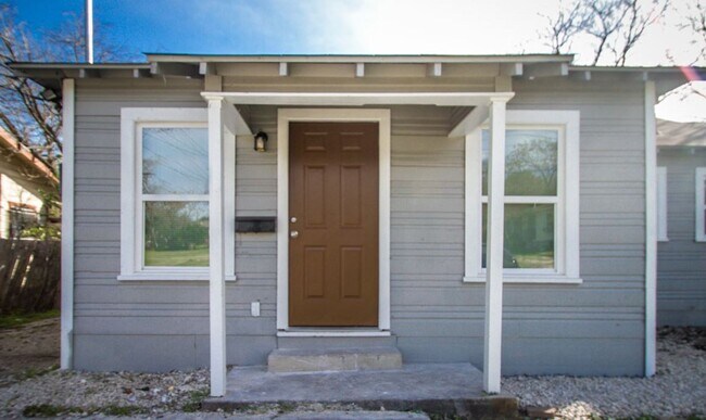 Building Photo - 934 Poinsettia St