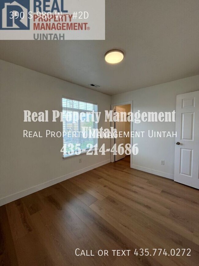Building Photo - 390 980
