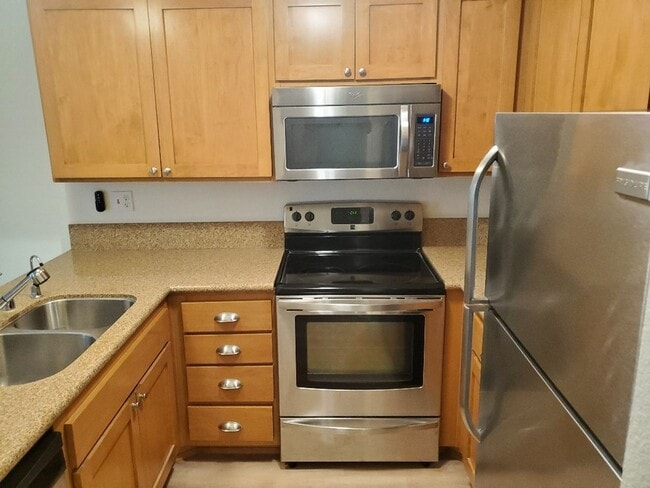 Building Photo - 1 Bedroom - 1 Bathroom in beautiful Park M...