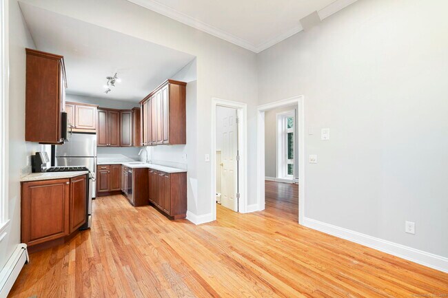 Building Photo - 300 Soundview Ave
