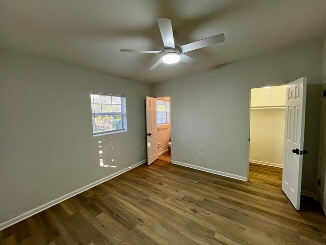 Building Photo - 3/2 in great Conway location