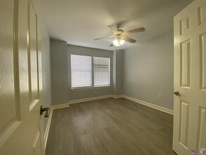 Building Photo - 39021 Prairie S Dr