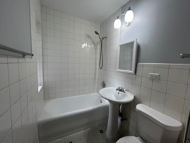 Building Photo - 3214 W 66th Pl