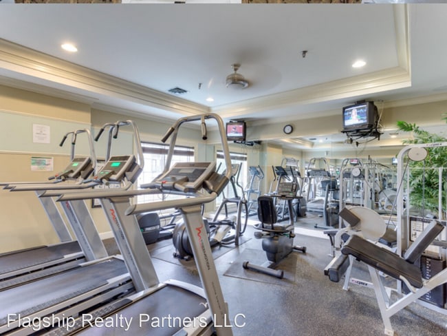 Building Photo - 1 br, 1 bath House - 4870 Einsenhower Ave ...