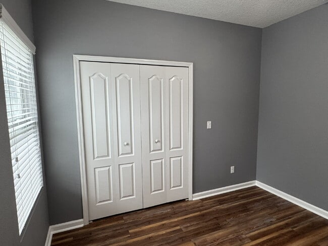 Building Photo - For Rent