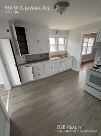 Building Photo - 960 W Delaware Ave