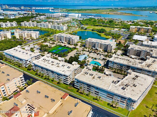 Building Photo - 606 Shorewood Dr