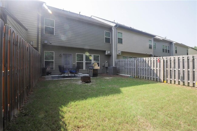 Building Photo - 5820 Shiloh Woods Dr