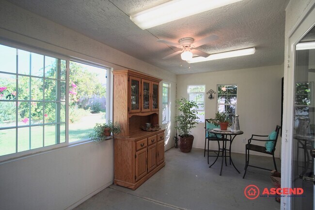 Building Photo - FULLY FURNISHED, Beautiful Home Located In Rosedale Area!