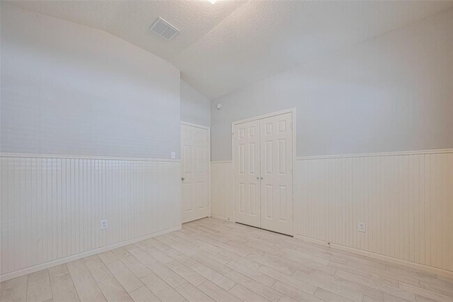 Building Photo - 2502 Oakthorn Ct