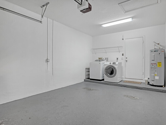 Building Photo - 2226 Oakmont Dr