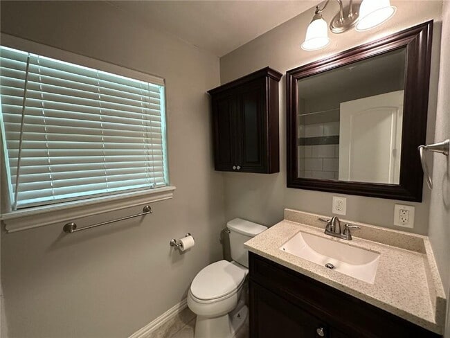 Building Photo - 35 Gore Ln