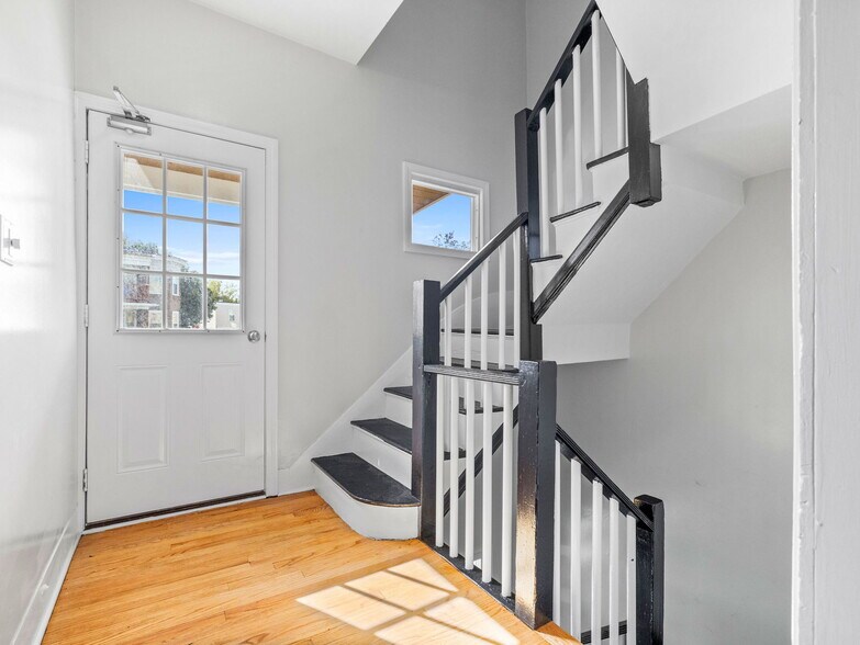 Building Photo - 782 Morton St