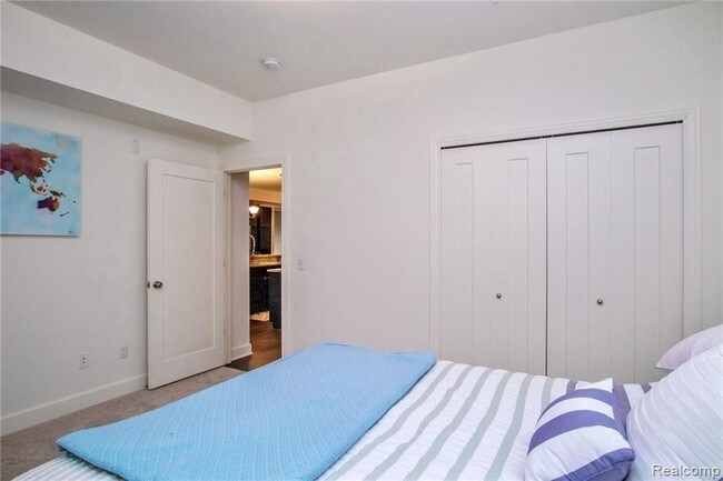 Building Photo - 1220 Diamond Court