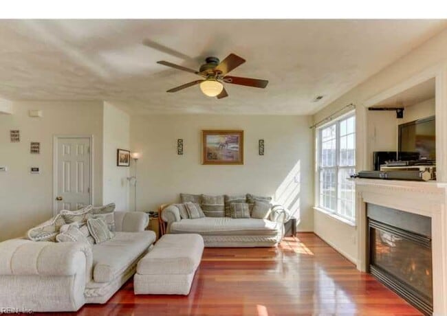 Building Photo - 5236 Summer Crescent