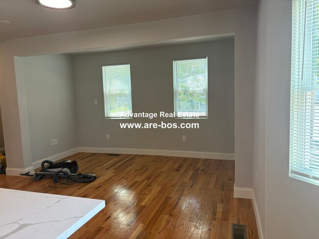 Building Photo - 254 Salem St