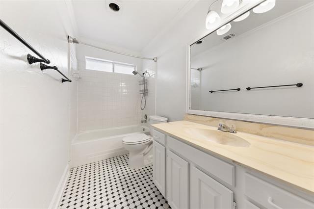 Building Photo - 3400 Newkirk Dr