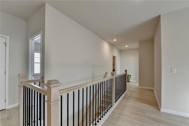 Building Photo - 1561 Branthaven Ln