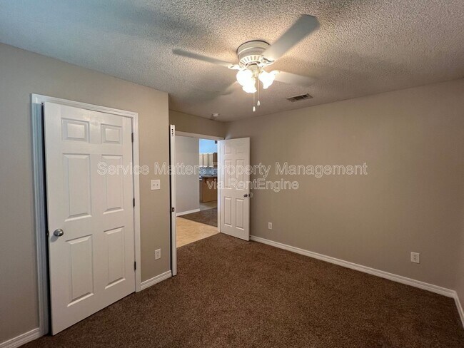 Building Photo - 10440 Millbrook Dr