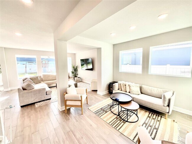 Building Photo - 15255 Caravan Ave