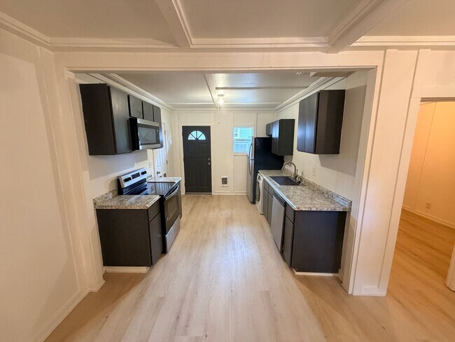 Building Photo - Remodeled One Bedroom Apartment in North Salem