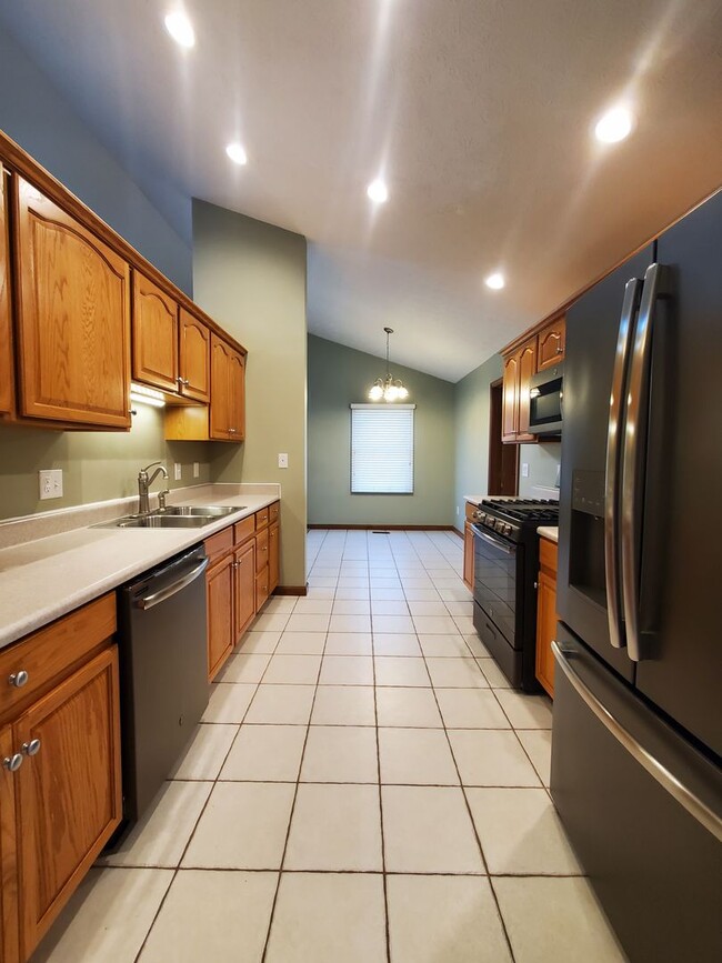 Building Photo - 3-bedroom 2 Bath