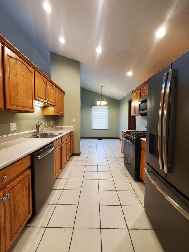 Building Photo - 3-bedroom 2 Full Bath Ranch Home