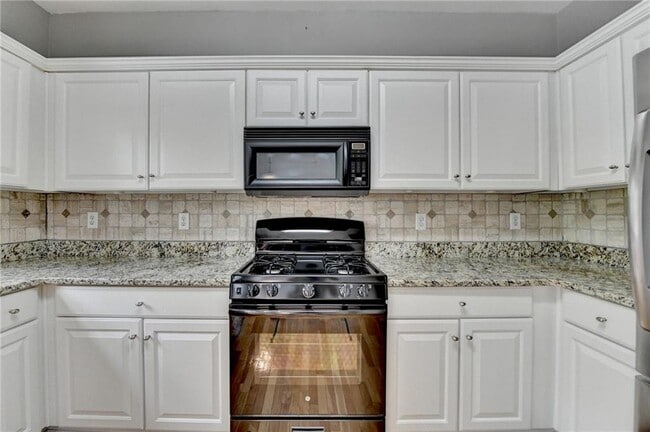 Building Photo - 2455 Kirkstone Dr