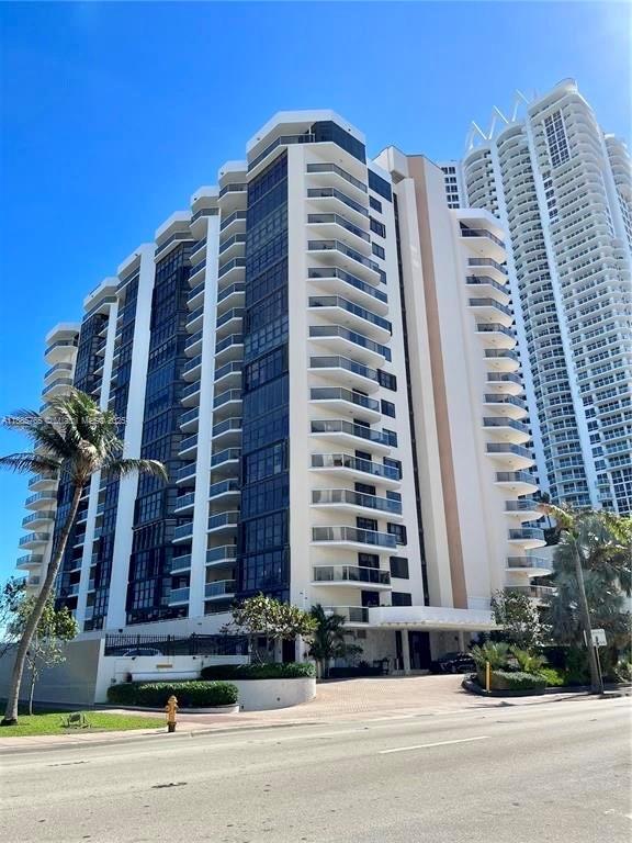 Building Photo - 6423 Collins Ave