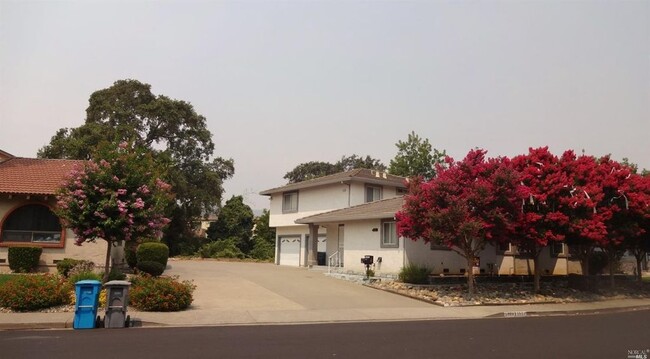 Primary Photo - 550 Edgewood Dr