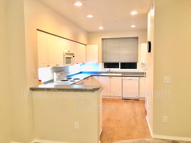 Building Photo - 16125 Juanita Woodinville Way NE