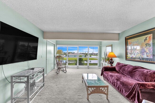 Building Photo - 5910 Via Delray Blvd
