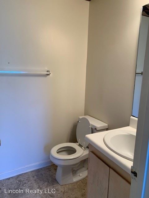 Building Photo - 2105 Baytree Rd