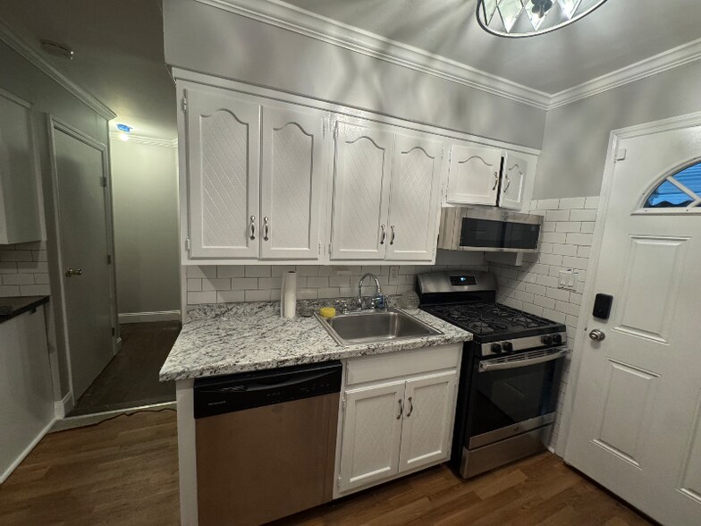 Building Photo - 1239 August Rd