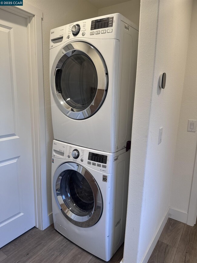 Building Photo - 507 Locust St