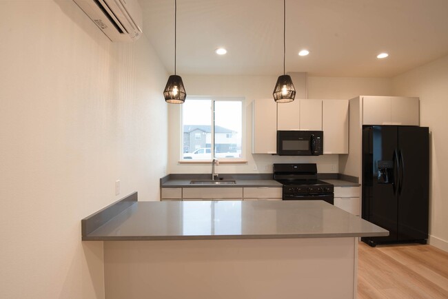 Building Photo - 1407 Windsor Dr