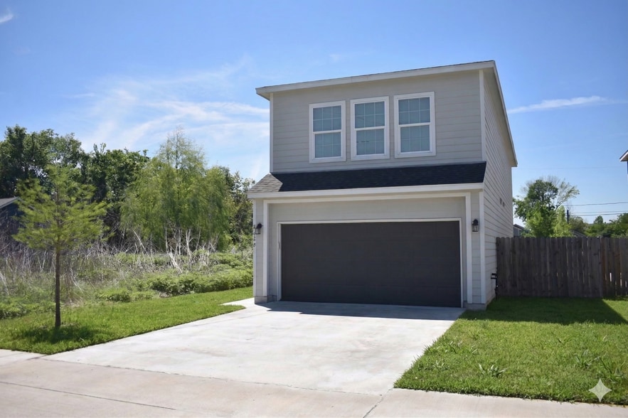 Building Photo - 7952 Blue St