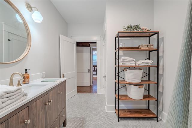 Building Photo - 5822 Belmont Ave