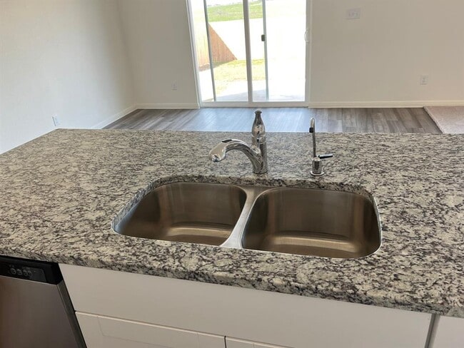 Building Photo - 624 Gemsbok Dr