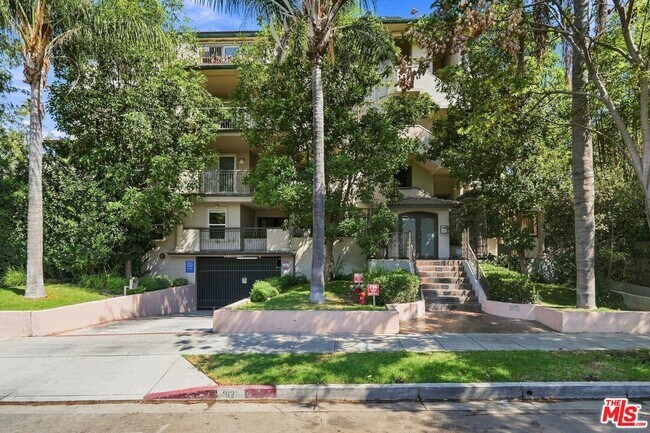 Building Photo - 8121 Norton Ave