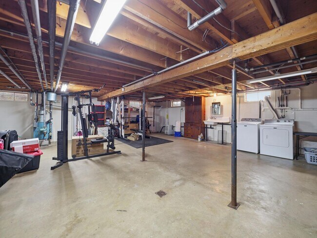 Building Photo - 173 Colonial Dr