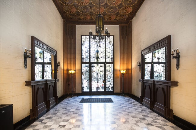 Interior Photo - 845 California