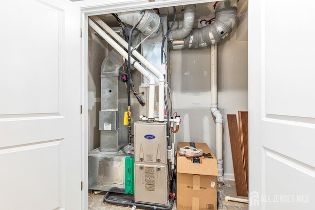 Building Photo - 1302 Hights Farm Rd N