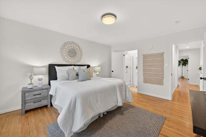 Building Photo - 876 N Mayfair Ave