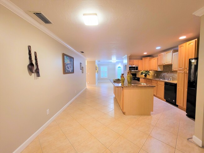 Building Photo - 1905 Robalo Dr