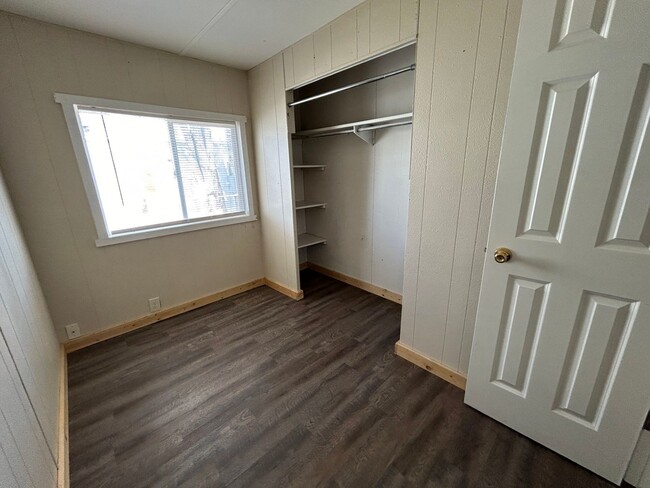 Building Photo - 3 Bed 1.5 Bath Fully Remodeled Mobile Home...