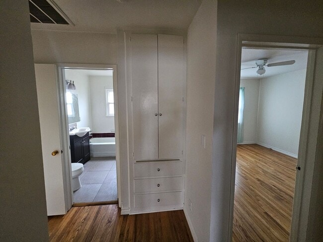 Building Photo - Flight Ave