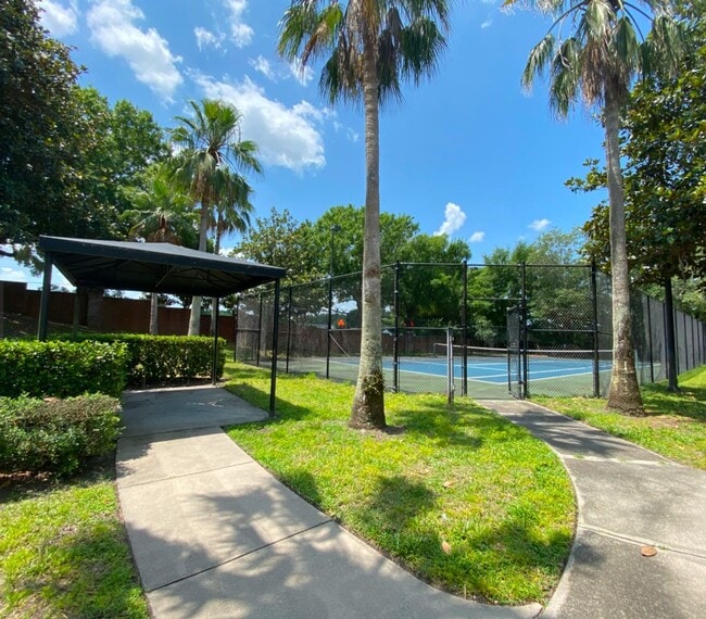 Building Photo - Newly listed 2/2 Condo in the heart of San...